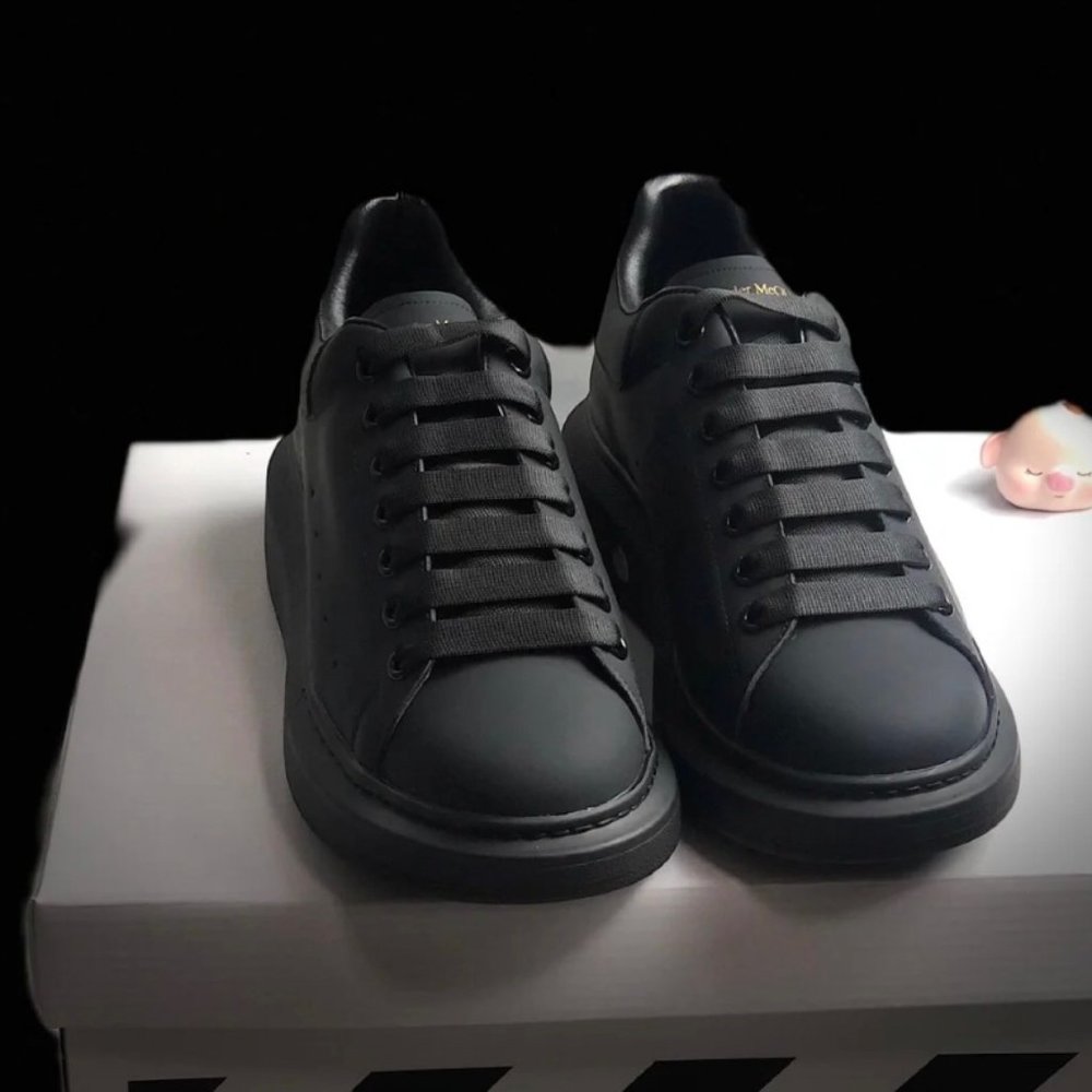 Alexander McQueen Luxury Fashion Sneakers Black